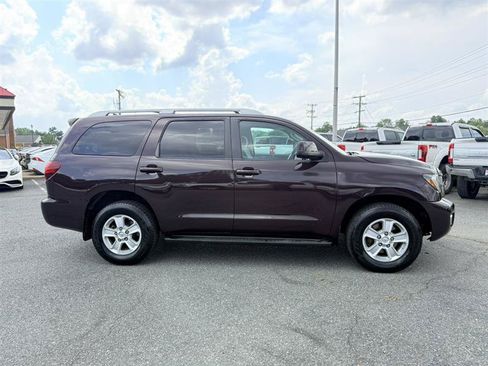 Used 2018 Toyota Sequoia SR5 w/ Carpet Cargo Mat Package AWD/4WD image 4