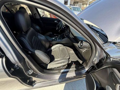 Used 2017 Alfa Romeo Giulia Ti w/ TI 19" Sport Package image 11