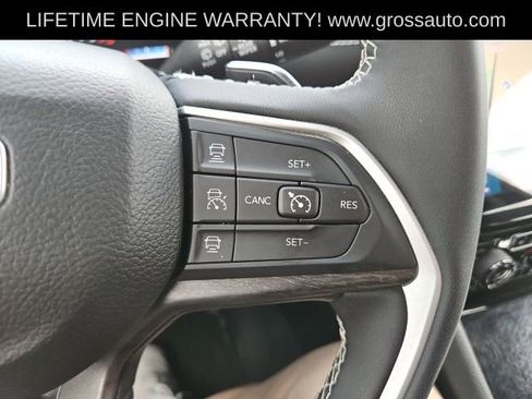 Used 2023 Jeep Grand Cherokee Limited w/ Luxury Tech Group II AWD/4WD image 17