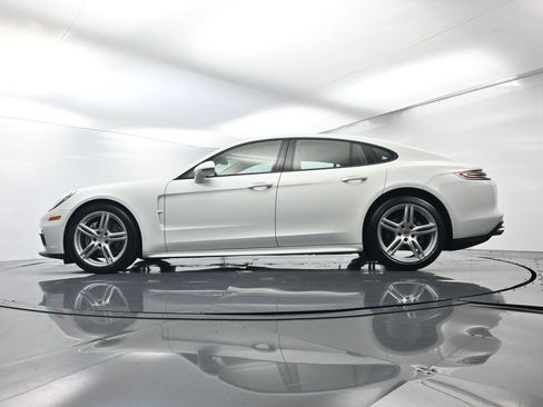 Used 2019 Porsche Panamera image 46