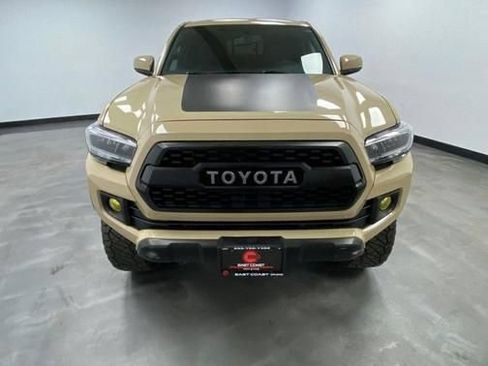 Used 2017 Toyota Tacoma TRD Off-Road w/ Tow Package AWD/4WD image 9