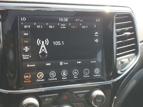 Used 2020 Jeep Grand Cherokee Altitude AWD/4WD image 26