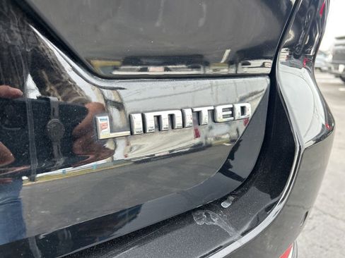 Used 2023 Jeep Grand Cherokee Limited w/ Luxury Tech Group II image 12