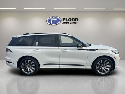 New 2026 Lincoln Aviator AWD image 4