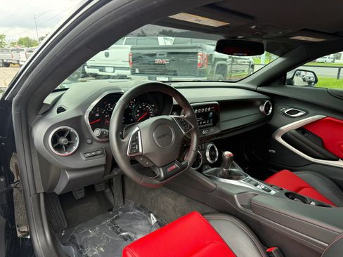 Used 2016 Chevrolet Camaro SS RWD image 13