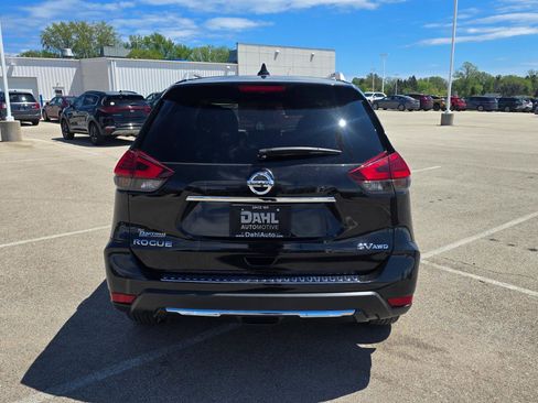Used 2017 Nissan Rogue SV AWD/4WD image 17