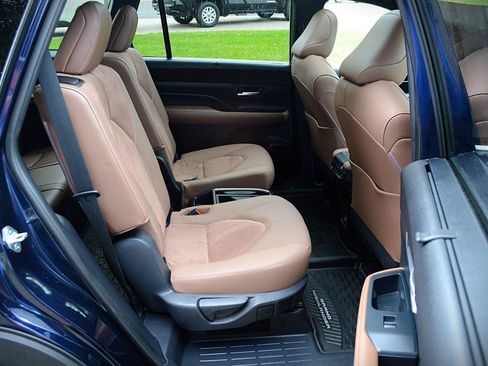Used 2025 Toyota Grand Highlander AWD Hybrid image 19