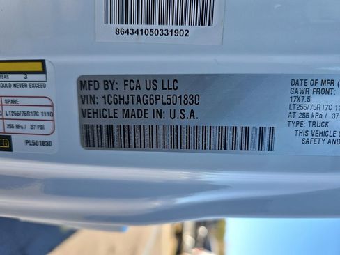 Used 2023 Jeep Gladiator Willys image 38