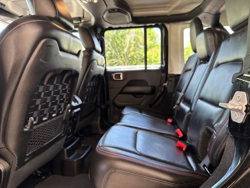 Used 2019 Jeep Wrangler Unlimited Rubicon w/ Dual Top Group AWD/4WD image 30