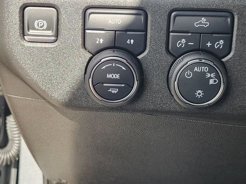 Used 2025 Chevrolet Silverado 1500 LT AWD/4WD image 21