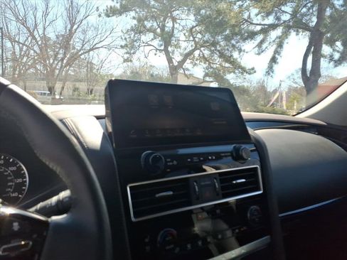 Used 2024 Nissan Armada Platinum w/ Captain's Chairs Package image 15