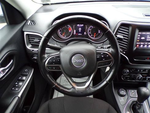 Used 2020 Jeep Cherokee Latitude w/ Cold Weather Group AWD/4WD image 31
