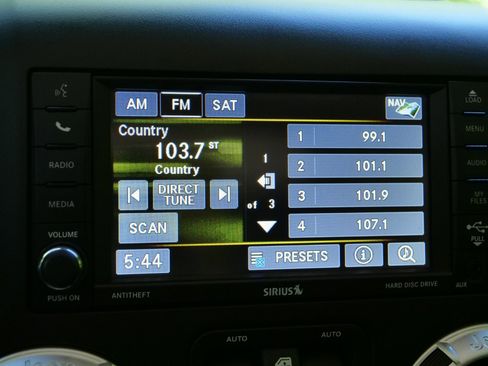 Used 2016 Jeep Wrangler Unlimited Rubicon AWD/4WD image 12