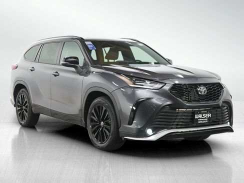 Used 2025 Toyota Highlander XSE AWD/4WD image 7