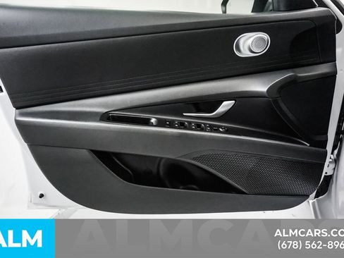 Used 2025 Hyundai Elantra SE FWD image 46