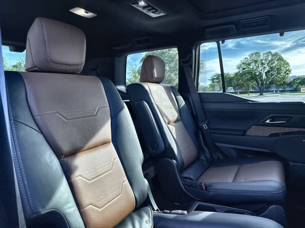 Used 2025 Lexus GX 550 w/ Accessory Package (2T) AWD/4WD image 26