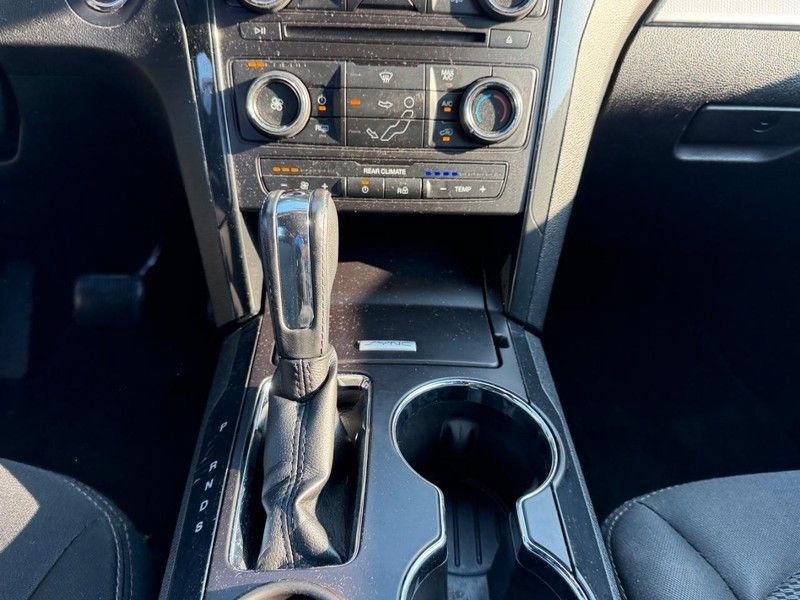 Used 2017 Ford Explorer XLT FWD image 16