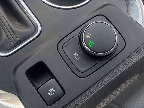 Used 2019 Chevrolet Traverse LS FWD image 4