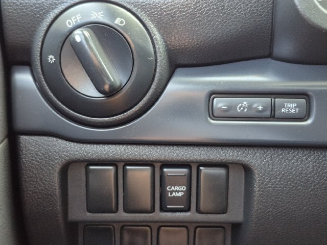 Used 2018 Nissan Titan S AWD/4WD image 11