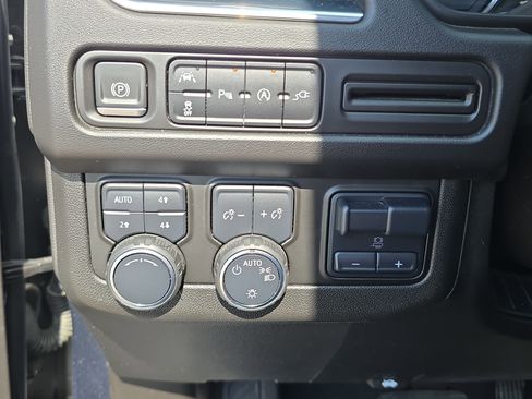 Used 2021 Chevrolet Tahoe RST w/ Luxury Package AWD/4WD image 27