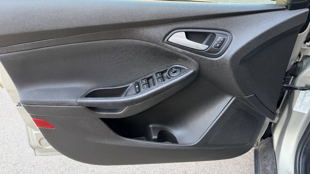Used 2016 Ford Focus SE FWD image 11