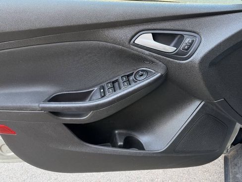 Used 2016 Ford Focus SE FWD image 11