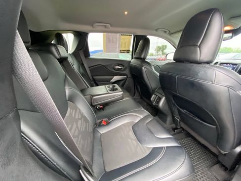 Used 2022 Jeep Cherokee Latitude AWD/4WD image 28