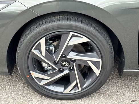 New 2026 Hyundai Elantra Limited FWD image 23