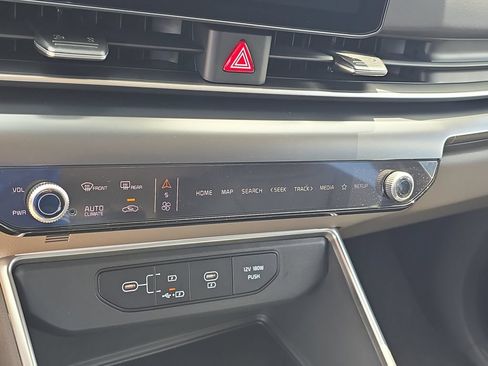 New 2027 Kia Carnival FWD image 25
