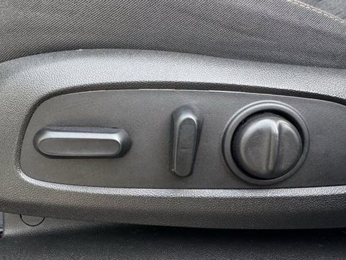 Used 2020 Chevrolet Equinox LT image 28