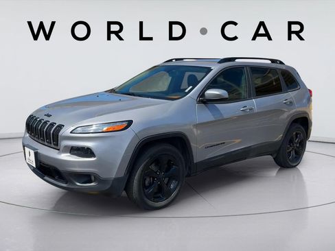 Used 2018 Jeep Cherokee Latitude w/ Altitude Package AWD/4WD image 7