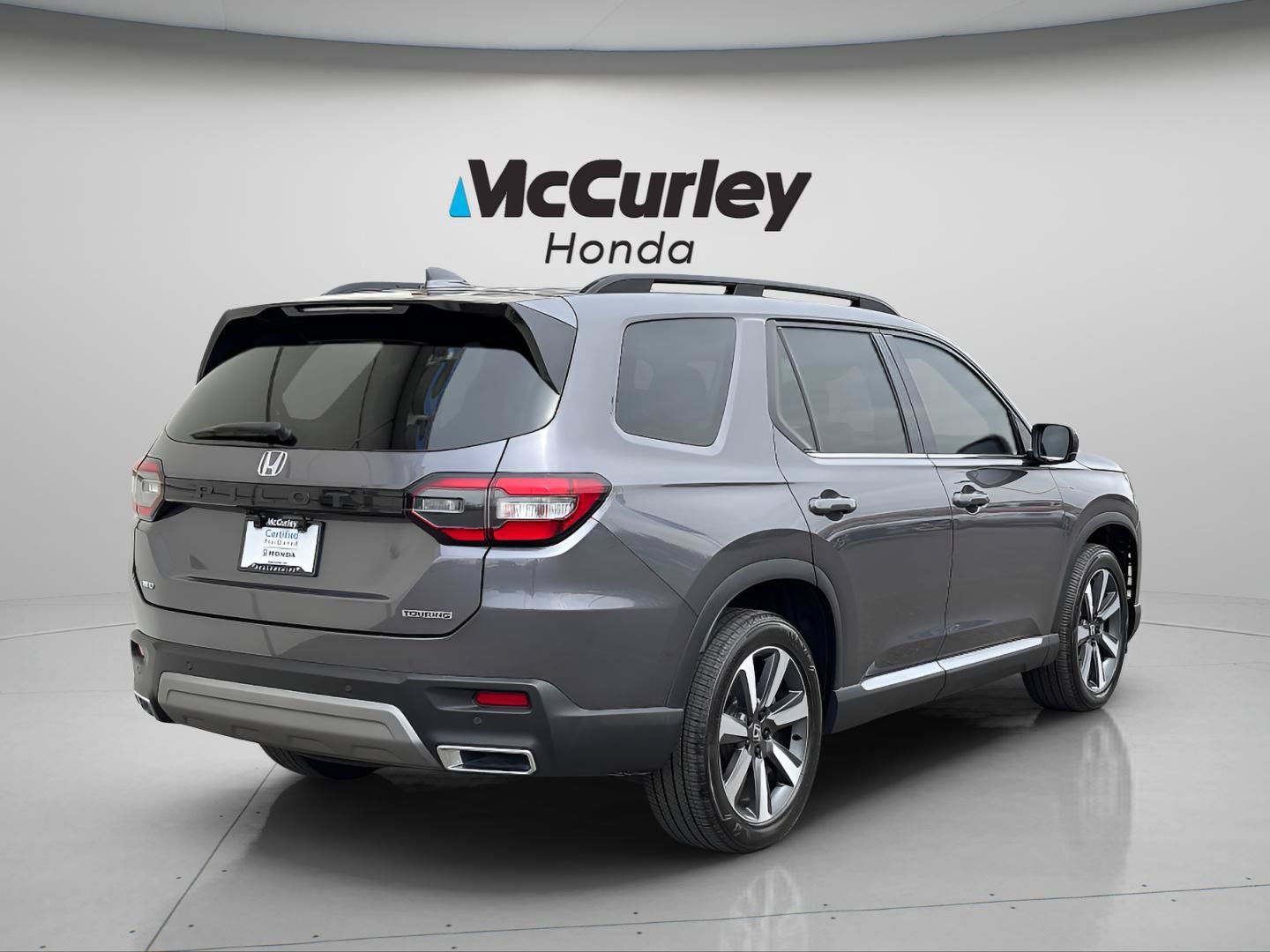 Certified 2025 Honda Pilot Touring image 3