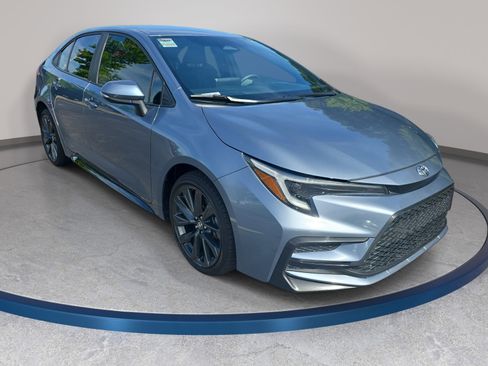 Used 2024 Toyota Corolla SE FWD image 3