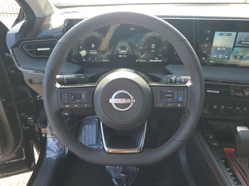 New 2025 Nissan Kicks SR image 11