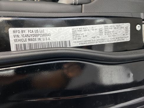 Used 2023 Jeep Grand Cherokee Overland w/ Advanced Protech Group III image 40