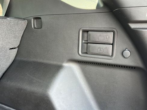 Used 2021 Chevrolet Equinox LT FWD image 26