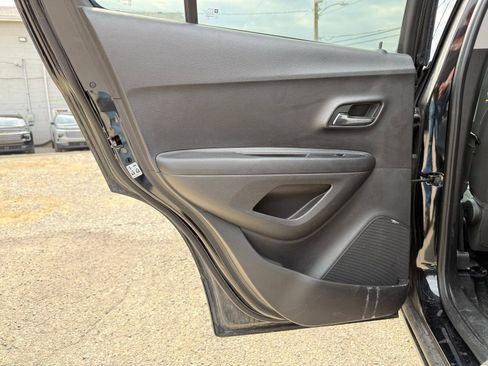 Used 2020 Chevrolet Trax LT FWD image 11