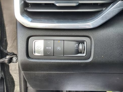 Used 2026 GMC Acadia Elevation w/ Elevation Premium Package FWD image 18
