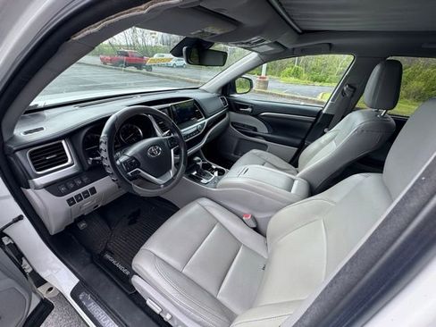 Used 2018 Toyota Highlander Limited Platinum image 12