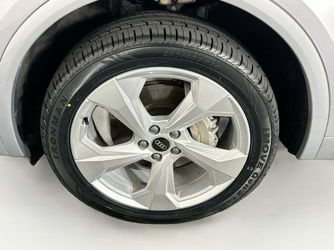 Used 2022 Audi Q5 2.0T Premium Plus w/ Premium Plus Package AWD/4WD image 11