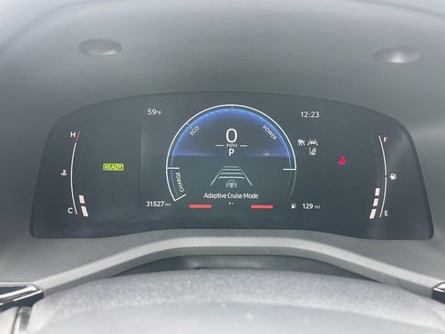 Used 2025 Toyota Camry SE image 9