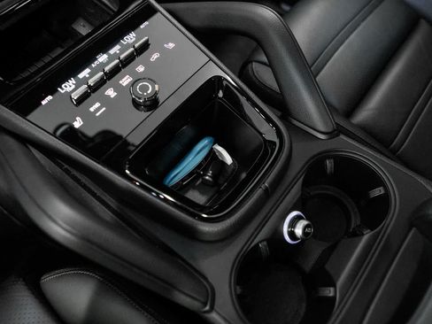 Certified 2024 Porsche Cayenne Coupe AWD/4WD image 26
