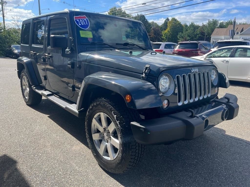 Used 2017 Jeep Wrangler Unlimited Sahara w/ Dual Top Group AWD/4WD image 4
