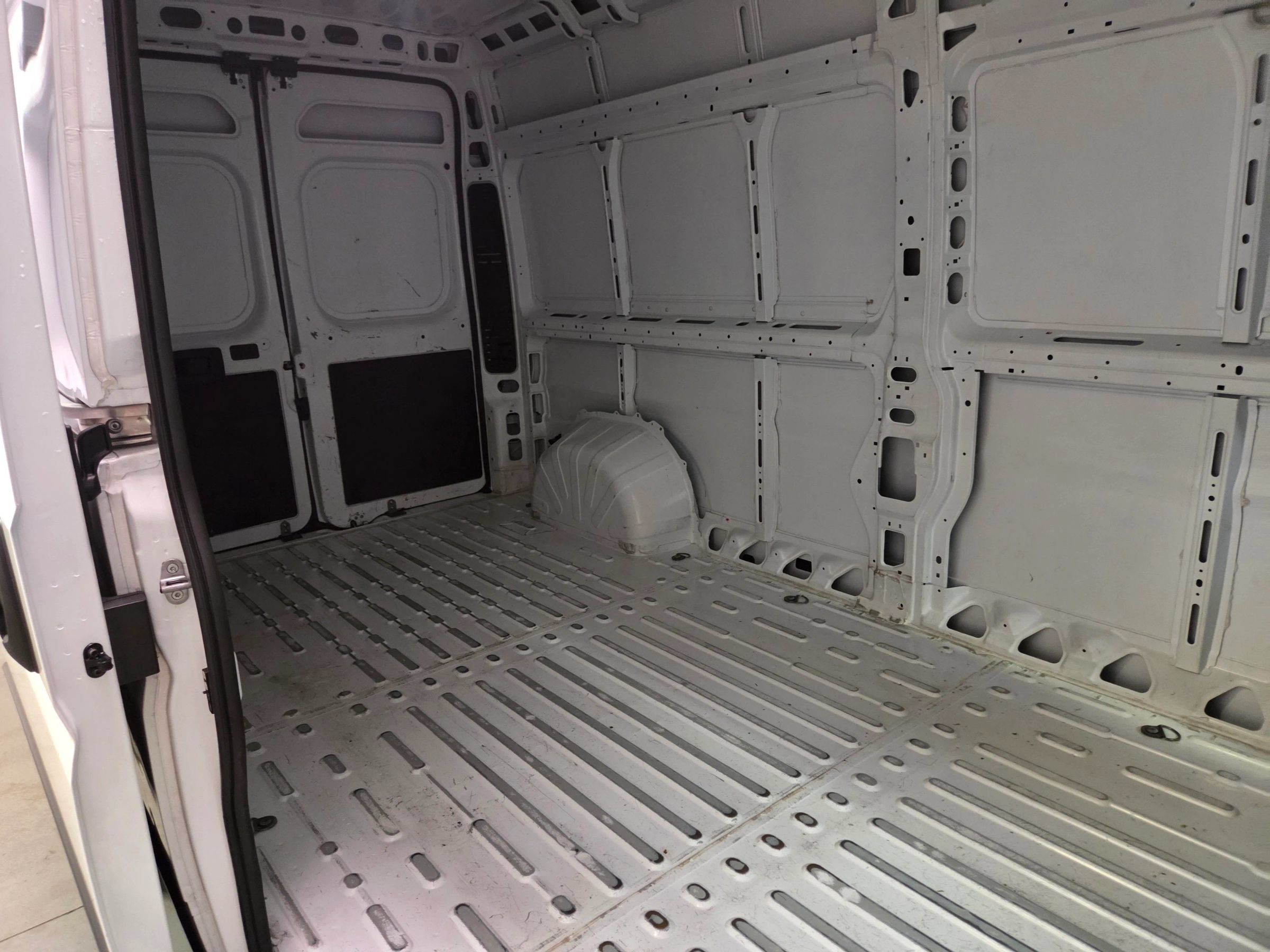 Used 2025 RAM ProMaster 2500 w/ Convenience Group FWD image 31