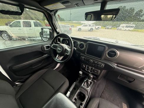 Used 2018 Jeep Wrangler Unlimited Sahara AWD/4WD image 7