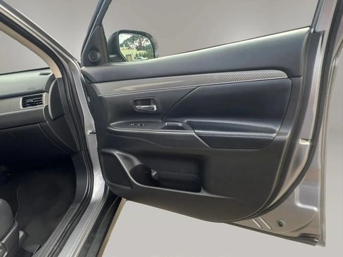 Used 2019 Mitsubishi Outlander SEL AWD/4WD image 31