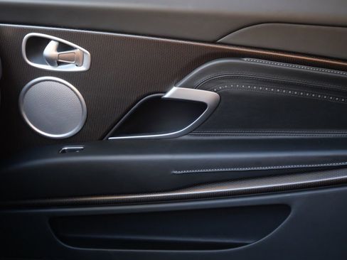 Used 2018 Aston Martin DB11 V12 image 21