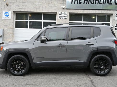 Used 2020 Jeep Renegade Altitude FWD image 3