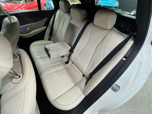 Used 2017 Mercedes-Benz E 400 4MATIC image 12