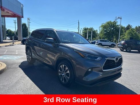 Used 2023 Toyota Highlander XLE FWD image 9
